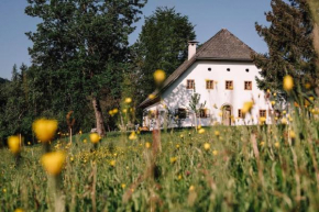 BAUERNHAUS DÖRFL IN DER STRASS